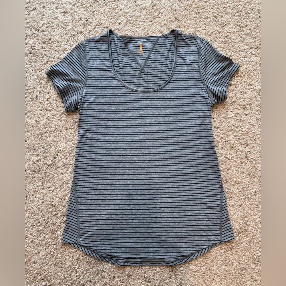 Lucy active shirt size M